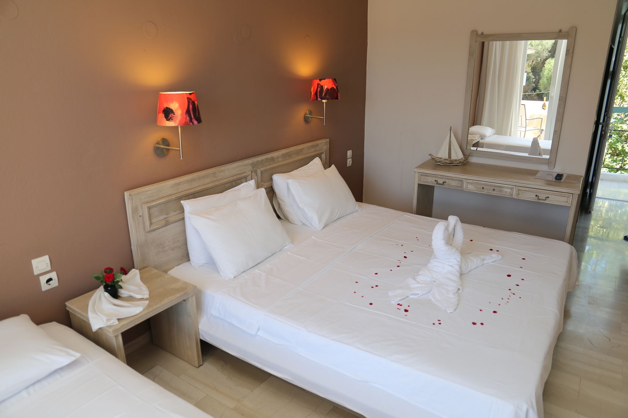 Sunshine Inn Hotel ลิเกีย ภายนอก รูปภาพ