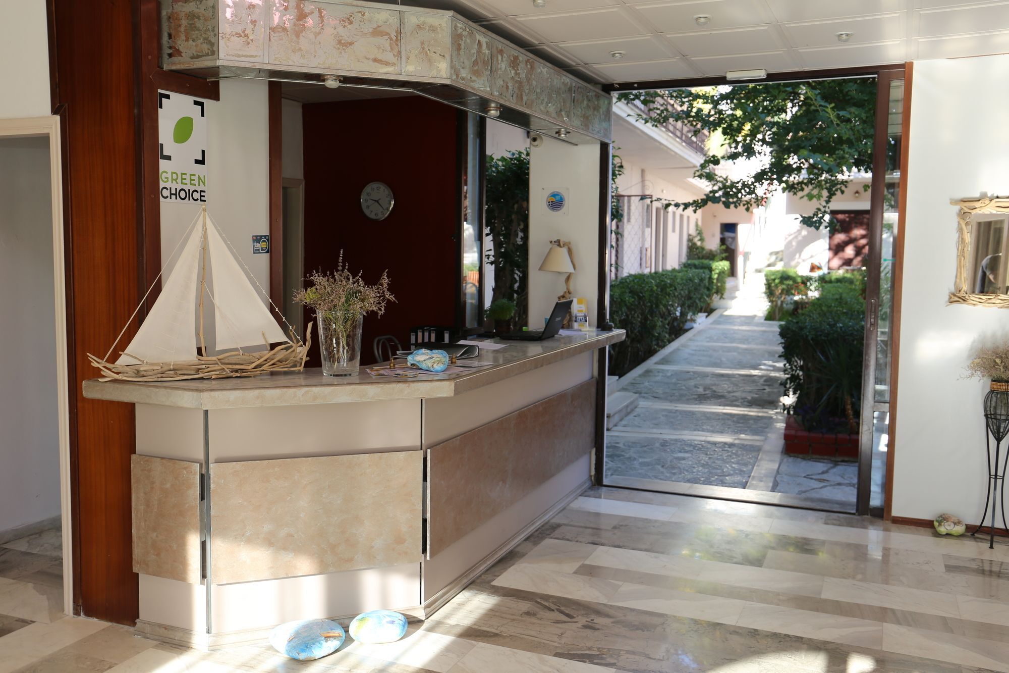 Sunshine Inn Hotel ลิเกีย ภายนอก รูปภาพ